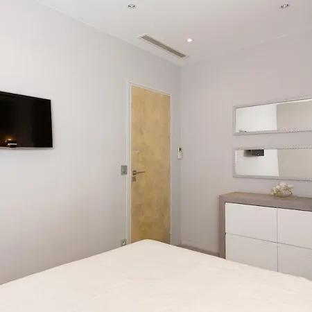 Apartment Vieux Port Cannes